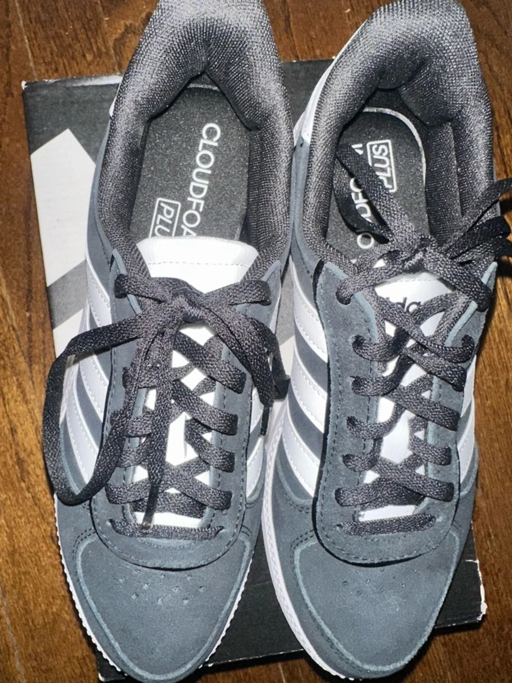 adidas Breaknet Sleek Sneakers Black with White Stripes - Like New 7 1/2